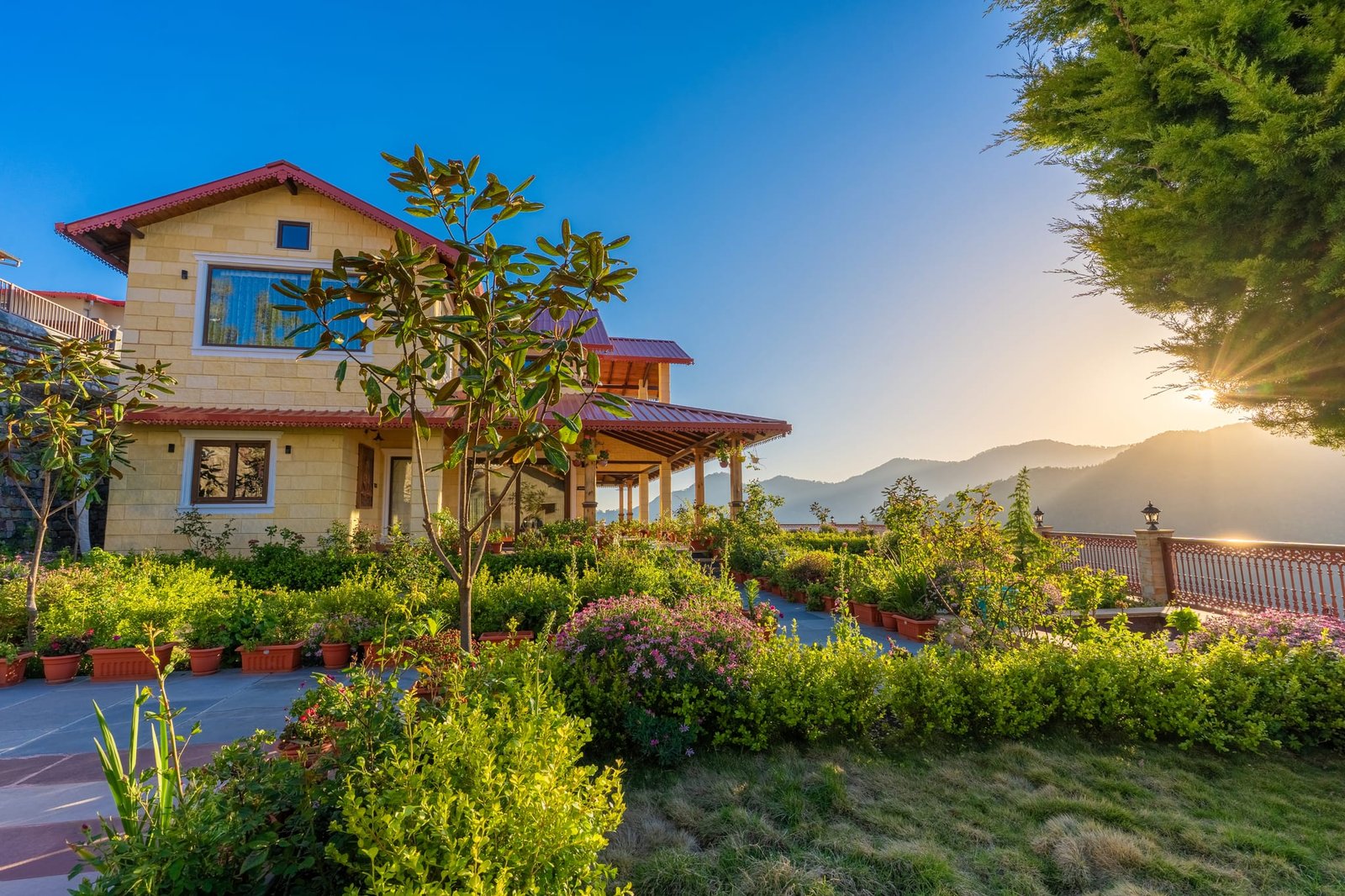 The Mukteshwar Bungalow in Golden Daylight